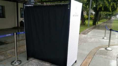 Ladies Frisking Cabin with roof