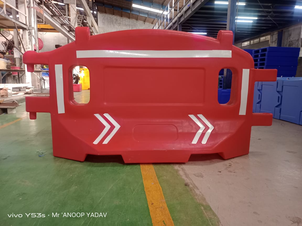 Road Barrier 2000LX 500W X 1000H MM Nilkamal Red