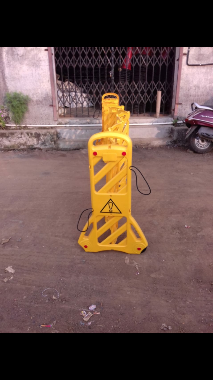 Plastic Expandable Barrier 3 meter Length
