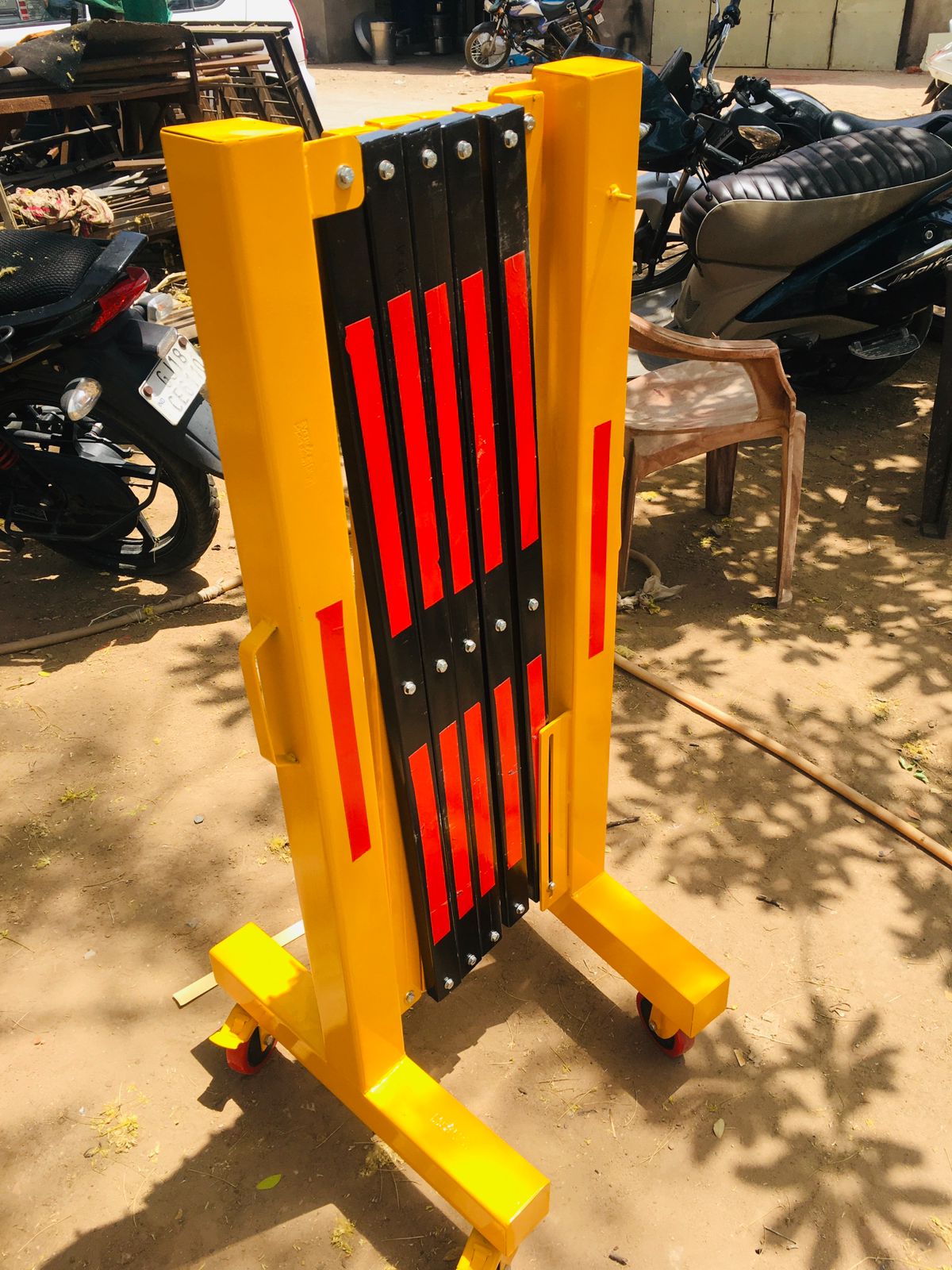 Metal Expandable Barrier Yellow Black