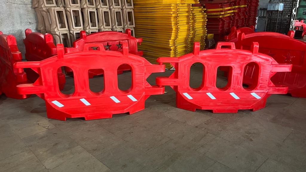 KTI160180BDIR40 — Road Barrier -2000L X550 W X1000 H MM)