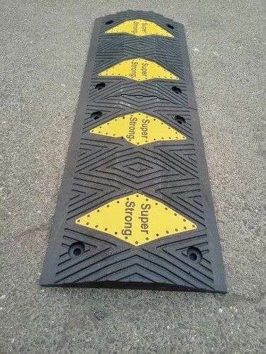 Speed Breaker Rubber Based 350W X 500L X 50H MM